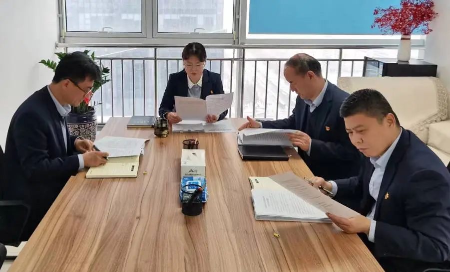 市皇冠足彩网官网首页集团党委理论学习中心组开展2023年第12次集中学习研讨