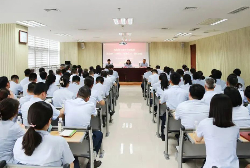 市皇冠足彩网官网首页集团党委书记讲授七一专题党课